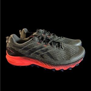 Size 12 - Asics Gel Trabuco 10 Mantle Green Red brand new no box